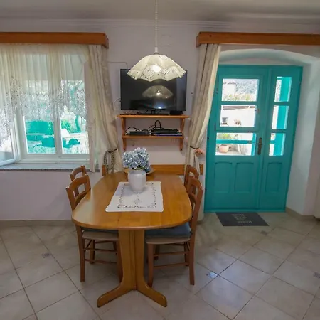 Apartamento Roberto 2 *